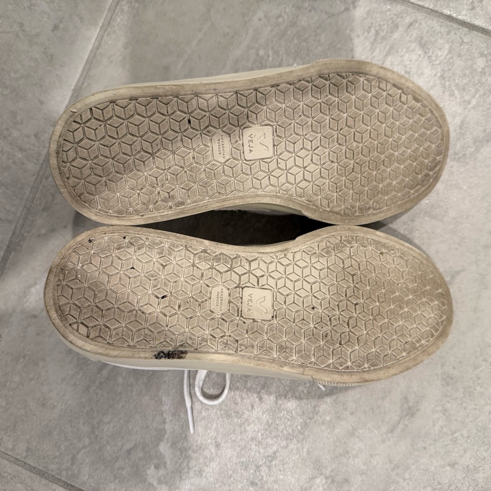 Veja Women's Campo Chrome Free Leather Extra White White/ Natural Suede Sneakers - Picture 5 of 7